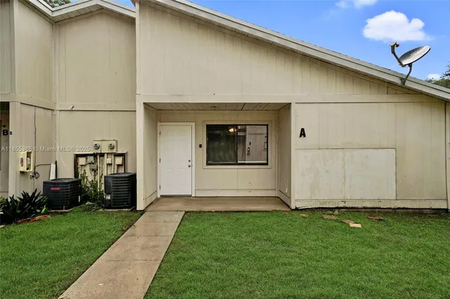 $209,900 | 5320 Elmhurst Road, Unit A, West Palm Beach, FL 33417