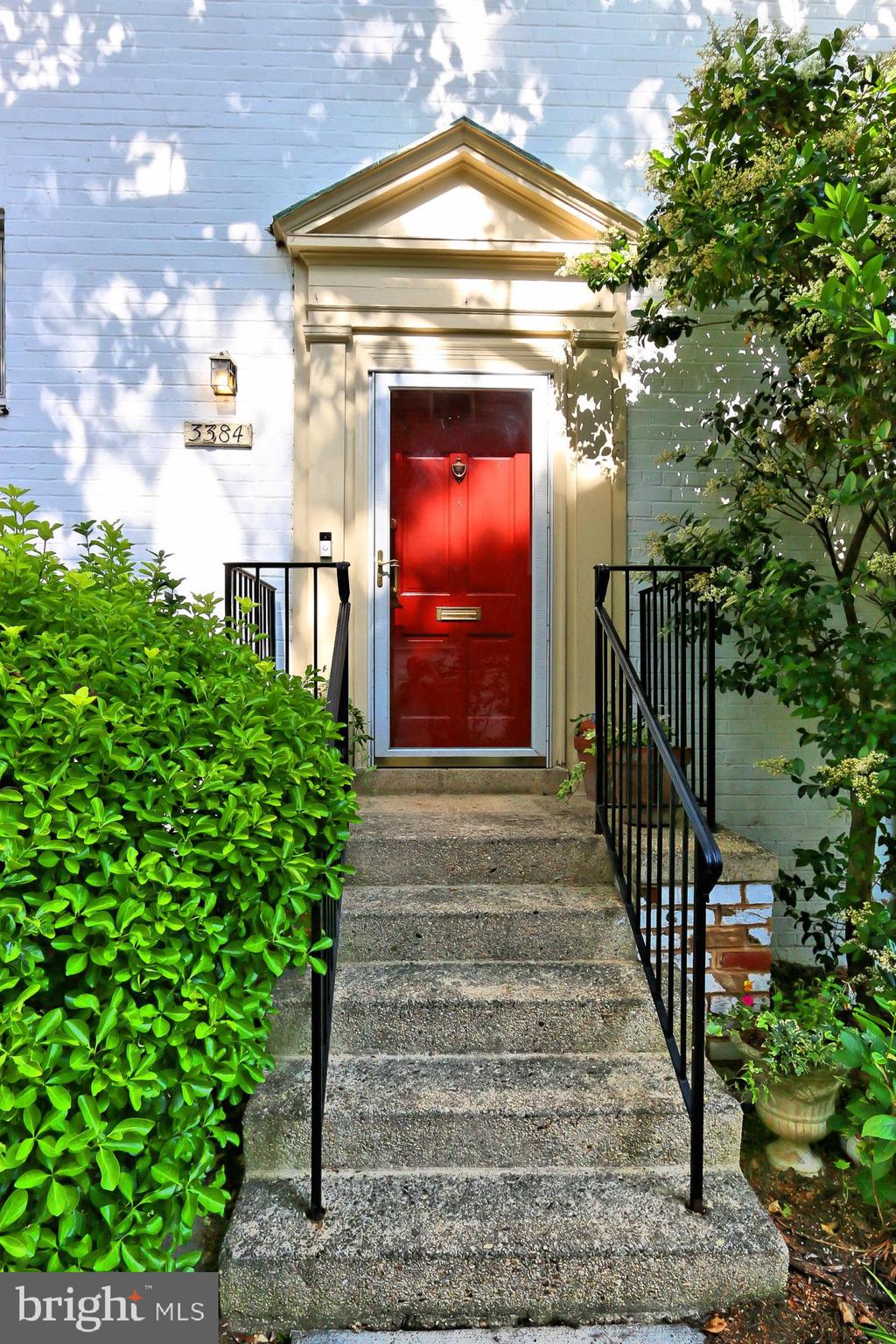 3384 Gunston Road Alexandria, VA 22302 - Photo 2 of 38 Located in sought after ParkFairfax!