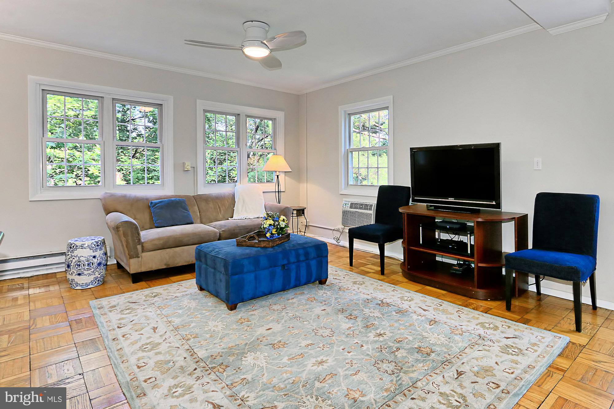 3384 Gunston Road Alexandria, VA 22302 - Photo 11 of 38 End unit = MORE light from windows!