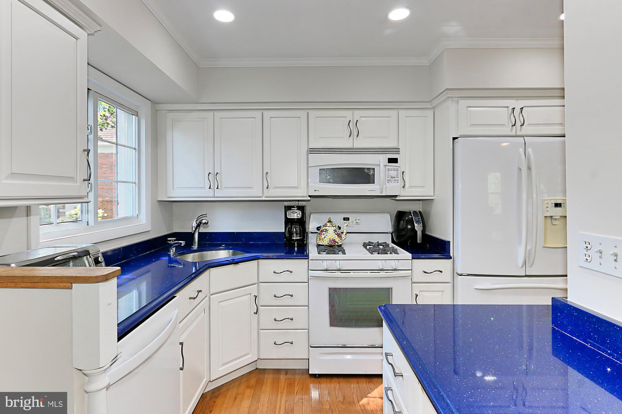 3384 Gunston Road Alexandria, VA 22302 - Photo 3 of 38 A completely renovated kitchen!