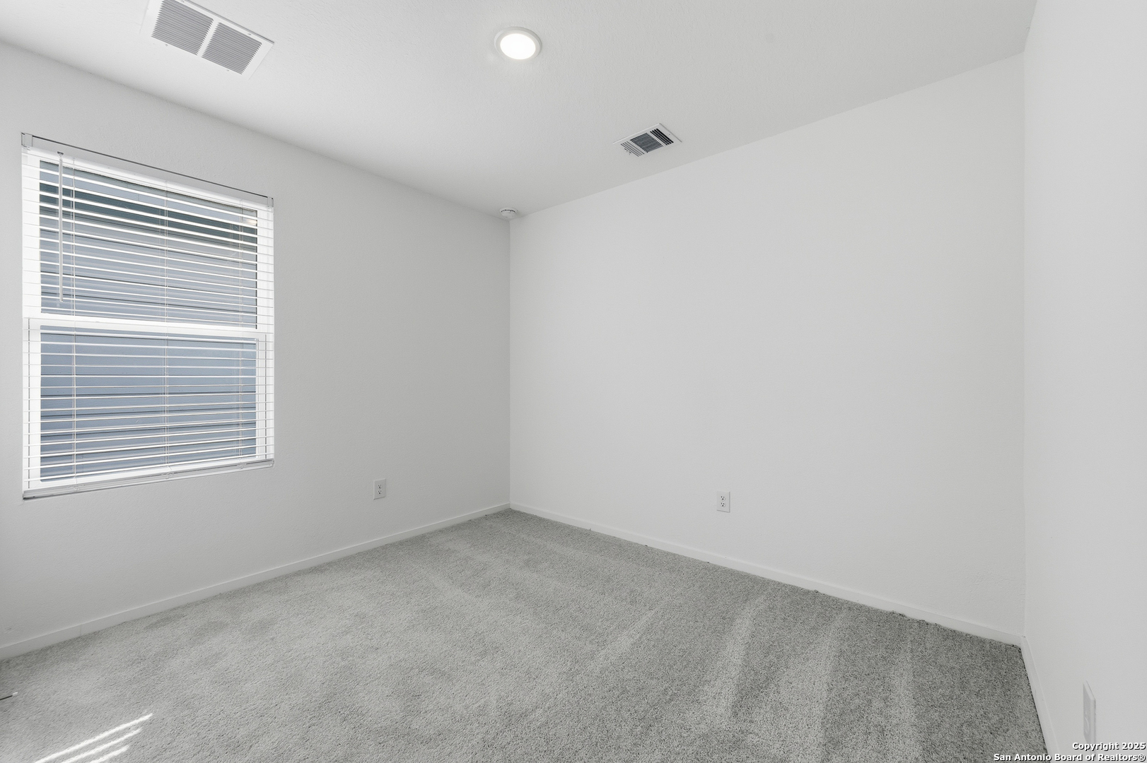 11814 Bluebell Ridge Converse, TX 78109 - Photo 15 of 20 an empty room with a window