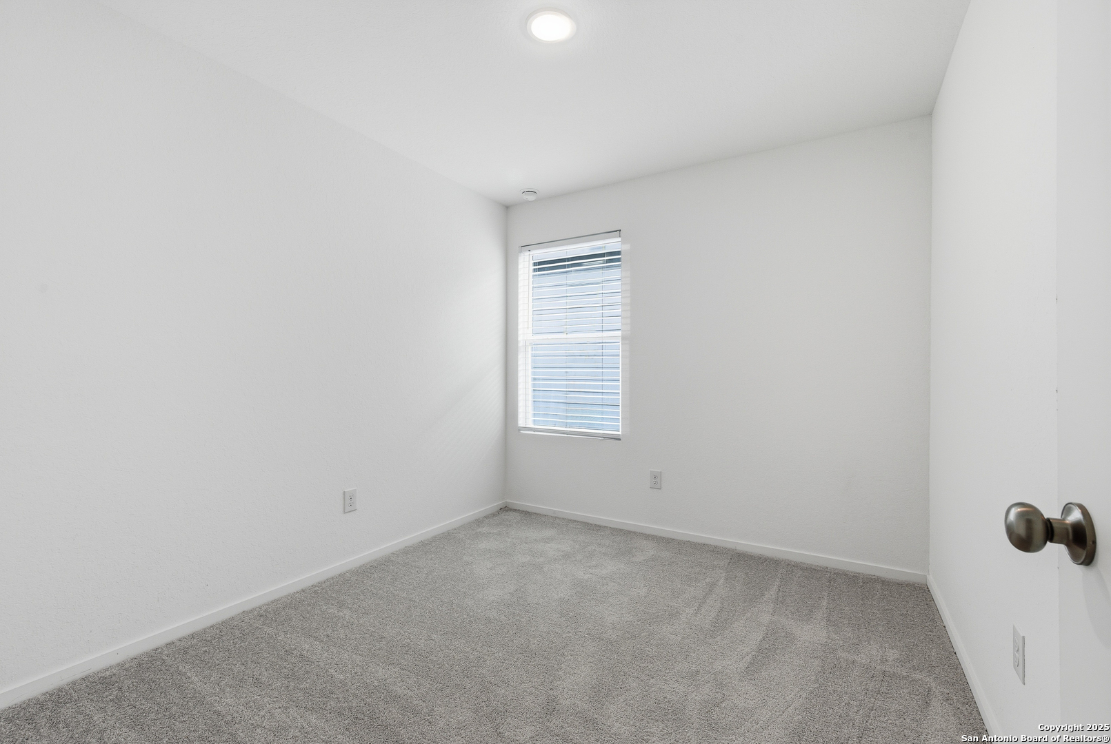 11814 Bluebell Ridge Converse, TX 78109 - Photo 16 of 20 an empty room with a window