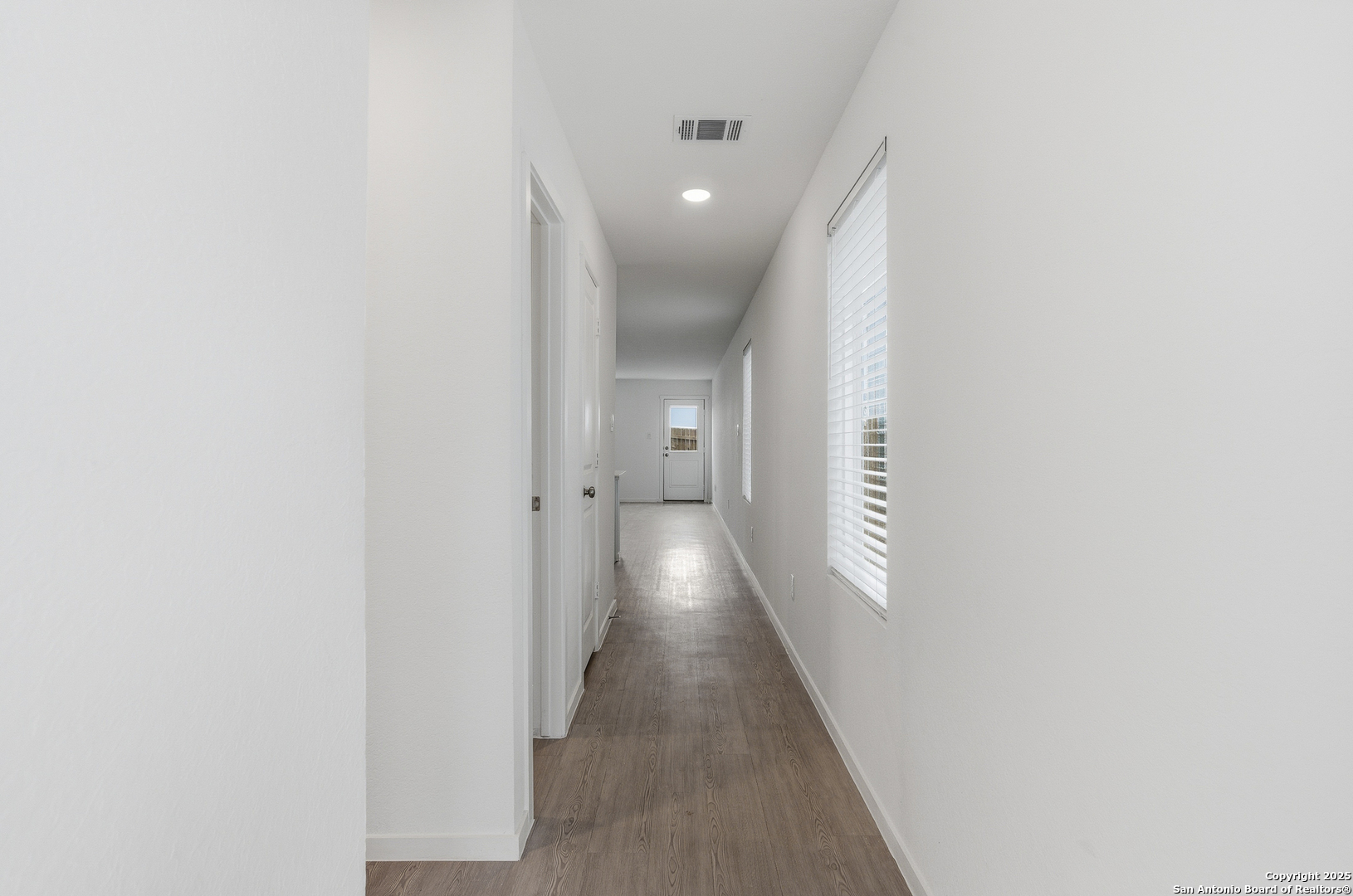 11814 Bluebell Ridge Converse, TX 78109 - Photo 3 of 20 a view of a hallway