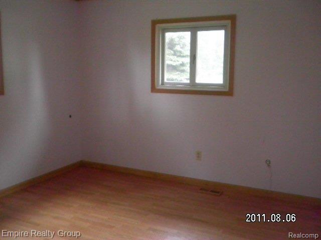 39128 Tyler Road Romulus, MI 48174 - Photo 11 of 22 010