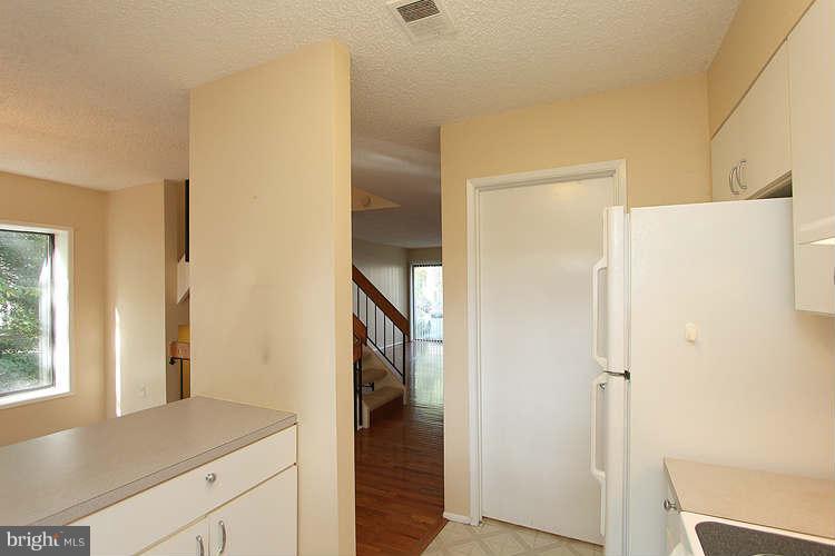 2180 Cartwright Place Reston, VA 20191 - Photo 14 of 30 Kitchen