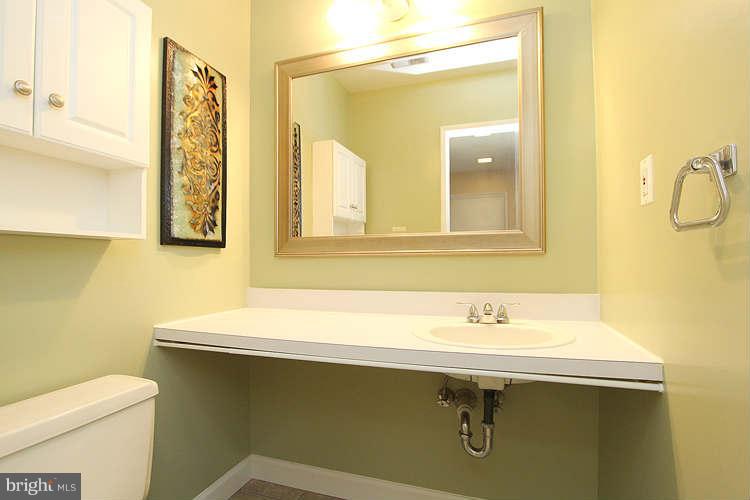 2180 Cartwright Place Reston, VA 20191 - Photo 15 of 30 Bath