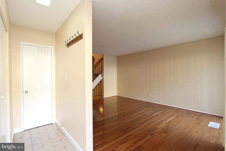 2180 Cartwright Place Reston, VA 20191 - Photo 3 of 30 Interior (General)