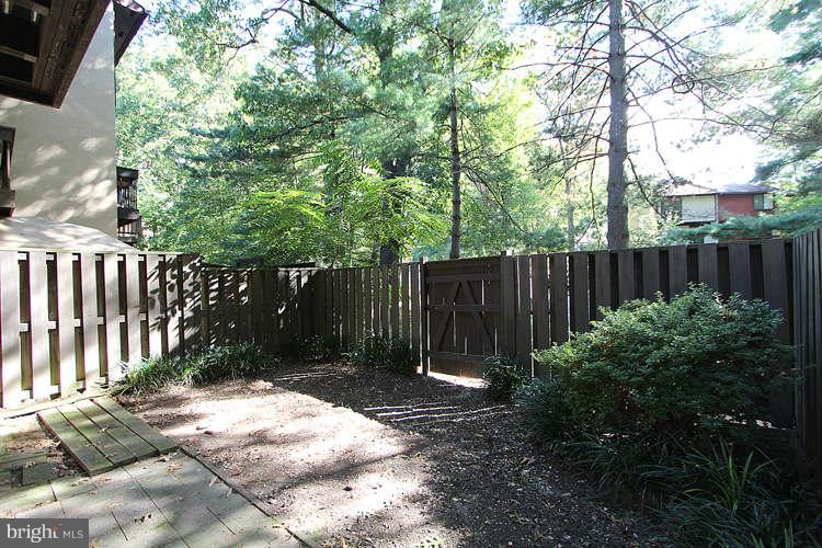 2180 Cartwright Place Reston, VA 20191 - Photo 29 of 30 Exterior (Rear)