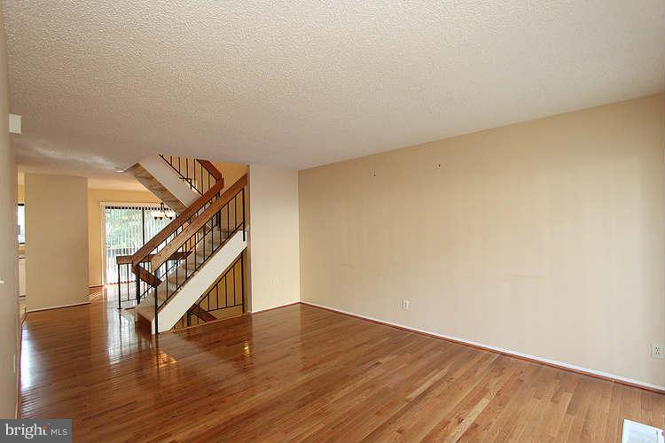 2180 Cartwright Place Reston, VA 20191 - Photo 4 of 30 Living Room