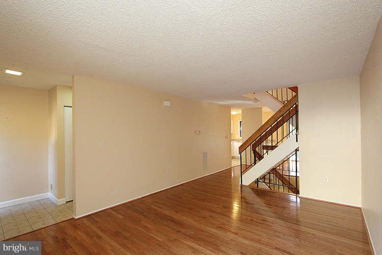 2180 Cartwright Place Reston, VA 20191 - Photo 5 of 30 Living Room