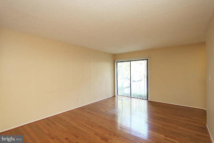 2180 Cartwright Place Reston, VA 20191 - Photo 6 of 30 Living Room