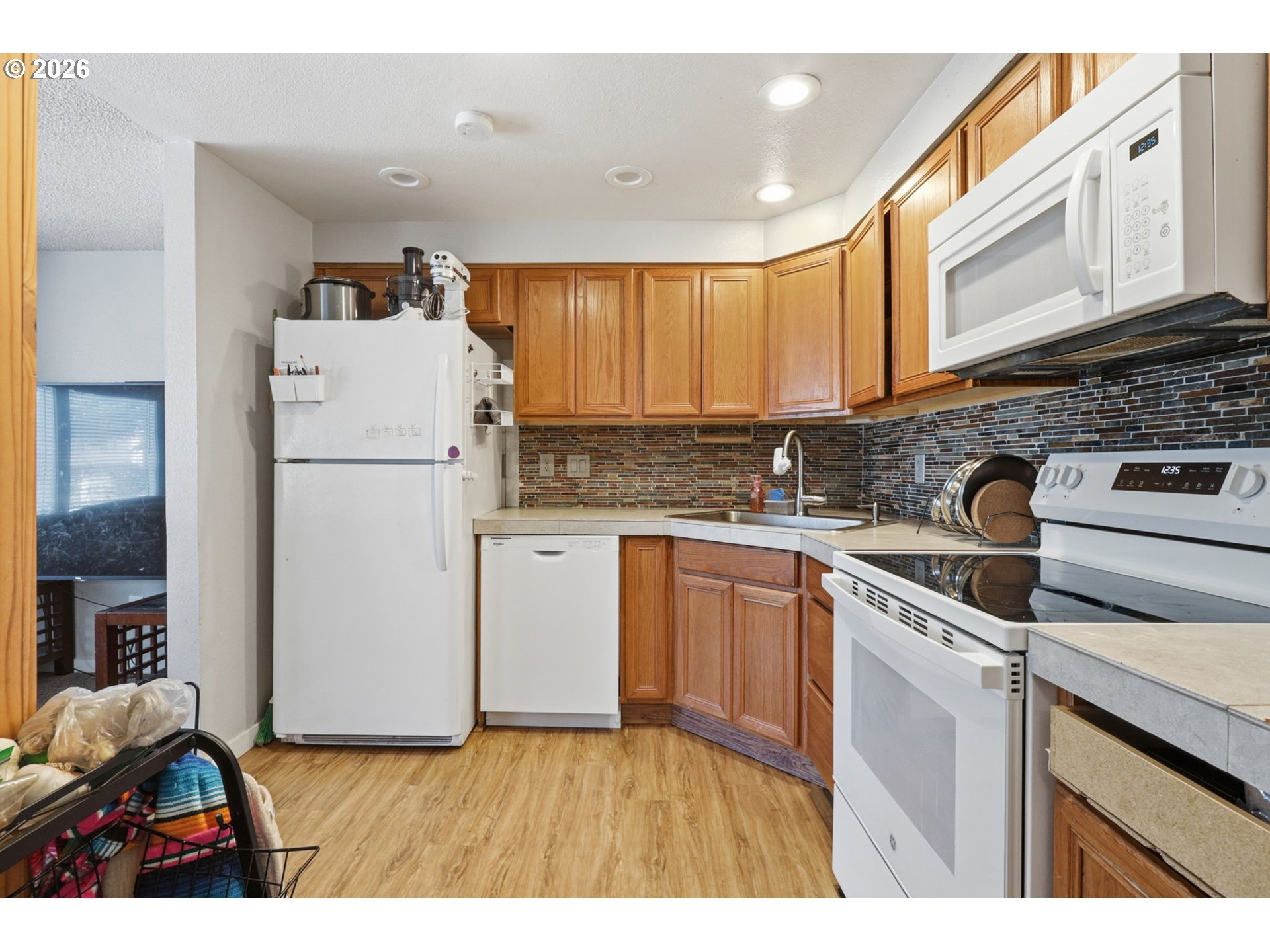 18052 Southwest Monte Verdi Boulevard Beaverton, OR 97007 - Photo 4 of 41