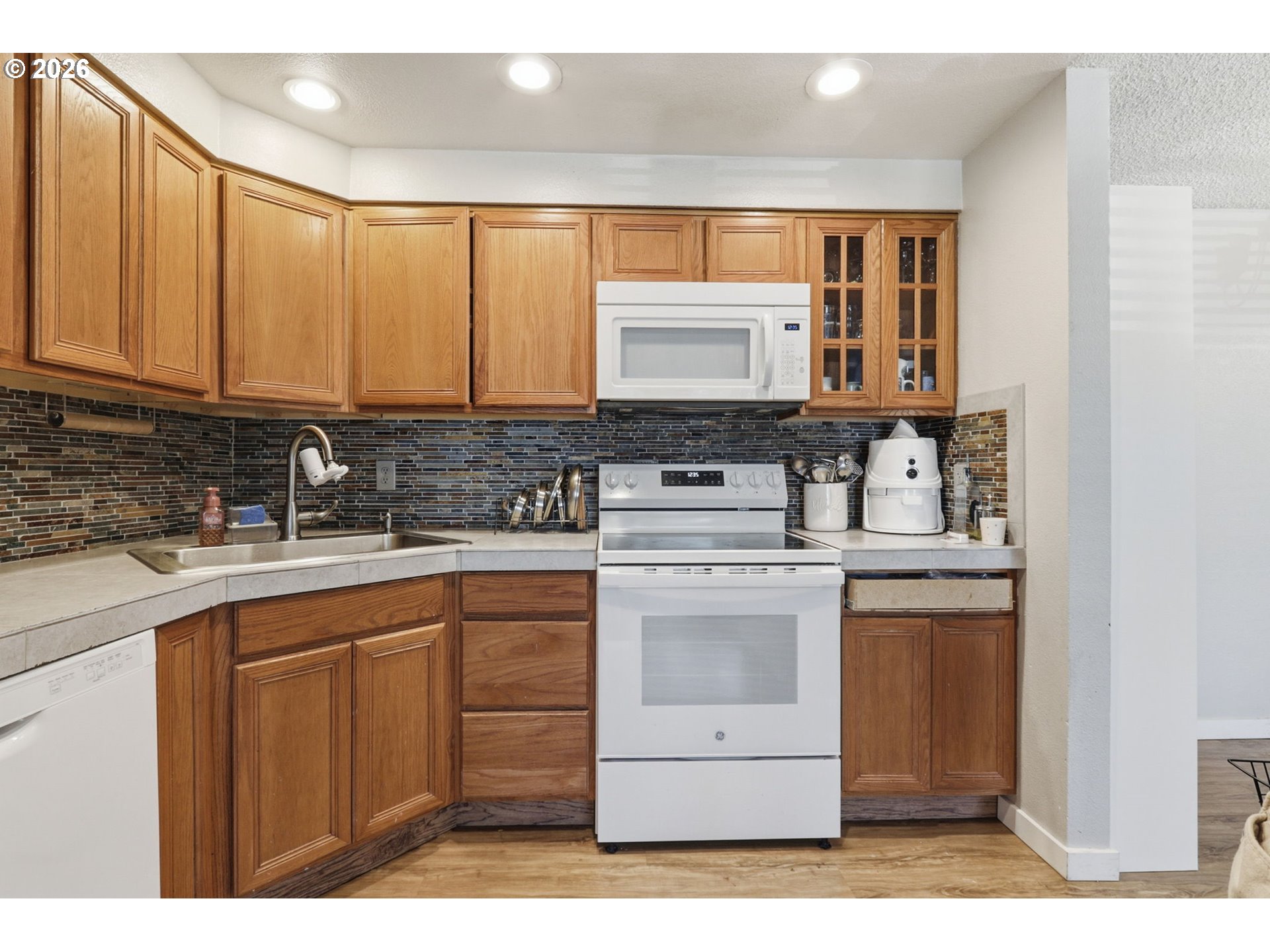 18052 Southwest Monte Verdi Boulevard Beaverton, OR 97007 - Photo 7 of 41