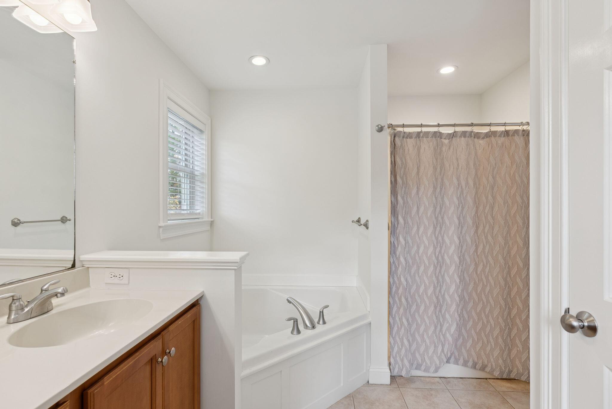 26 Harvest Ridge Road, Unit 24 Freeport, ME 04032 - Photo 25 of 46 32_DSC08153