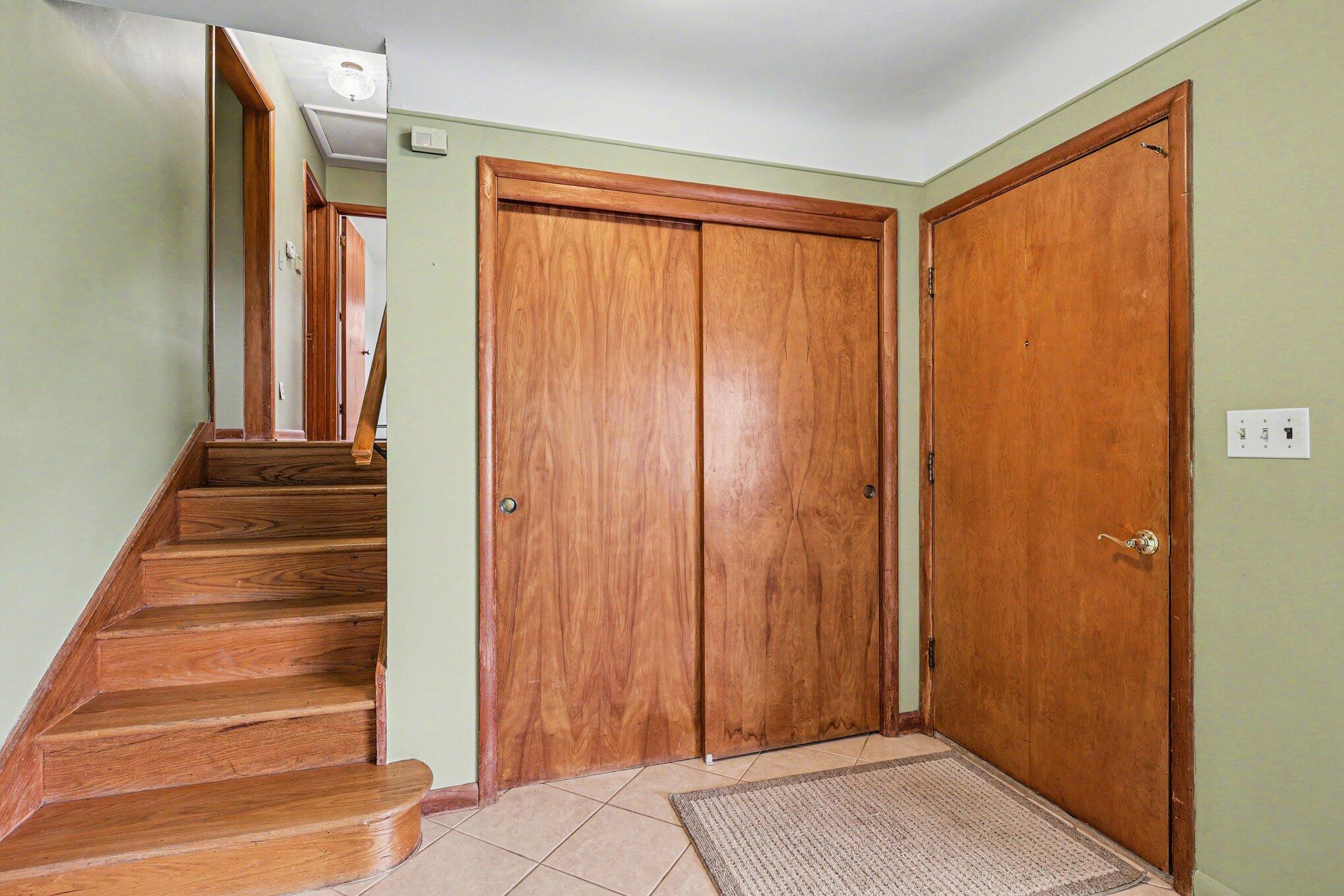 6595 Napier Road Plymouth, MI 48170 - Photo 7 of 35 005_file_6965