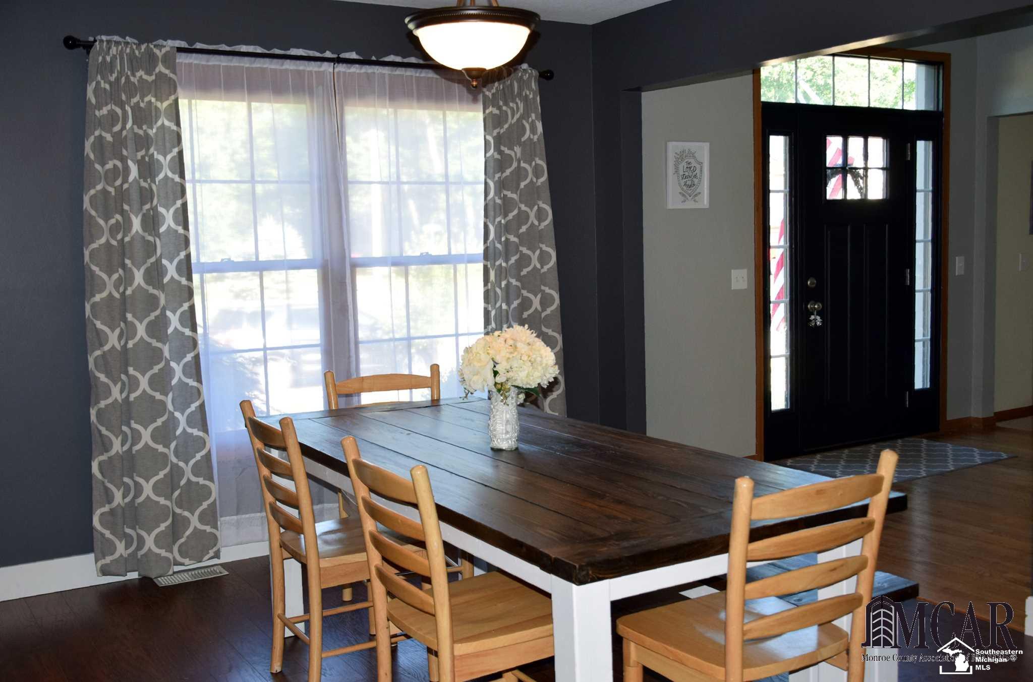 6761 Lockmill Road Temperance, MI 48182 - Photo 14 of 34 Dining Room