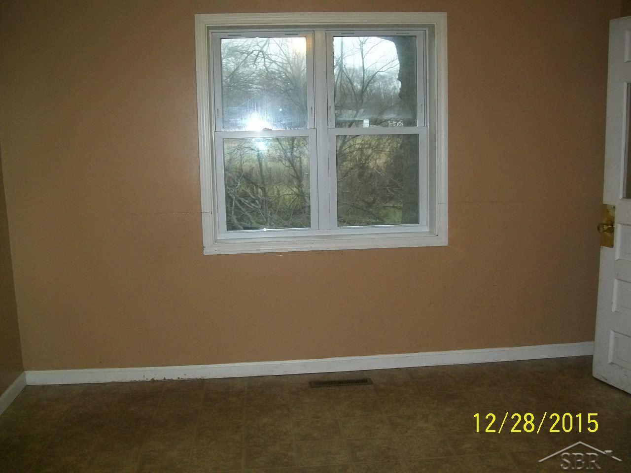719 Sherman Road Carrollton, MI 48724 - Photo 11 of 16 31275389-10.JPG