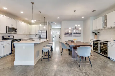 $869,000 | 661 Bishop Heights Lane, Dallas, TX 75208