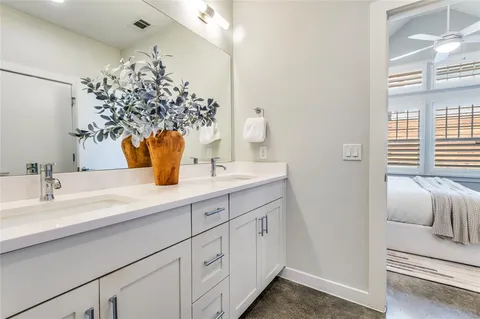 $869,000 | 661 Bishop Heights Lane, Dallas, TX 75208