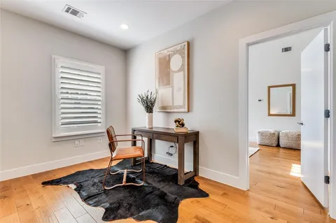 $869,000 | 661 Bishop Heights Lane, Dallas, TX 75208