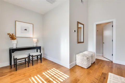 $869,000 | 661 Bishop Heights Lane, Dallas, TX 75208