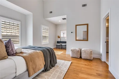 $869,000 | 661 Bishop Heights Lane, Dallas, TX 75208