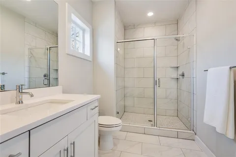 $869,000 | 661 Bishop Heights Lane, Dallas, TX 75208