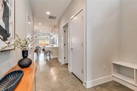 $869,000 | 661 Bishop Heights Lane, Dallas, TX 75208