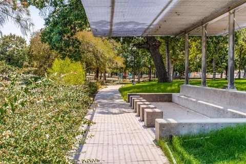 $869,000 | 661 Bishop Heights Lane, Dallas, TX 75208