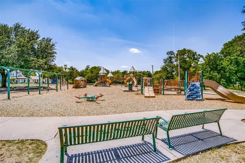 $869,000 | 661 Bishop Heights Lane, Dallas, TX 75208