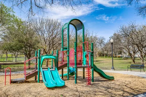 $869,000 | 661 Bishop Heights Lane, Dallas, TX 75208