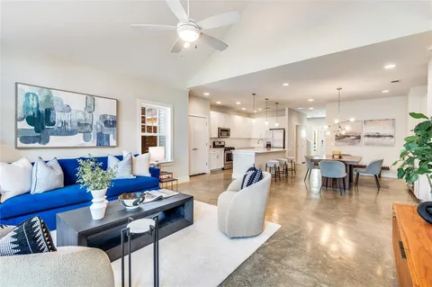 $869,000 | 661 Bishop Heights Lane, Dallas, TX 75208