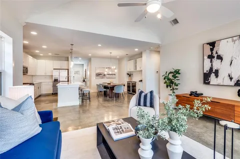 $869,000 | 661 Bishop Heights Lane, Dallas, TX 75208