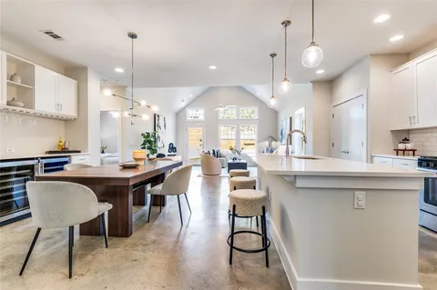 $869,000 | 661 Bishop Heights Lane, Dallas, TX 75208