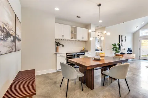 $869,000 | 661 Bishop Heights Lane, Dallas, TX 75208