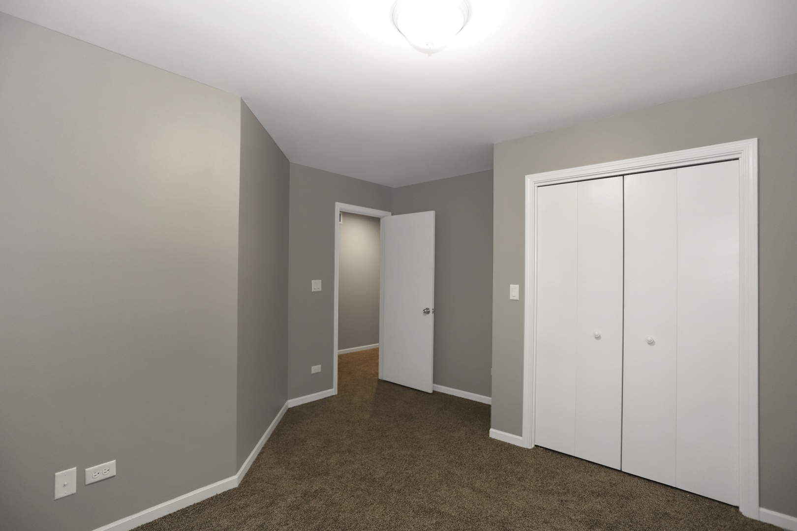 100 Ravinia Drive Shorewood, IL 60404 - Photo 25 of 33 a view of hallway with closet