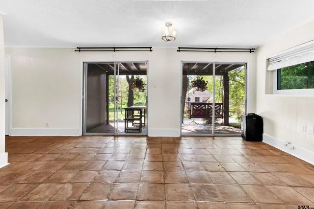 $399,000 | 211 Hideaway Lane, Hideaway, TX 75771