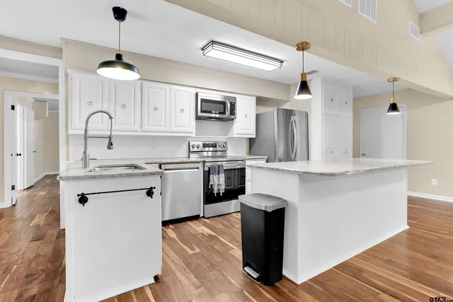 $399,000 | 211 Hideaway Lane, Hideaway, TX 75771