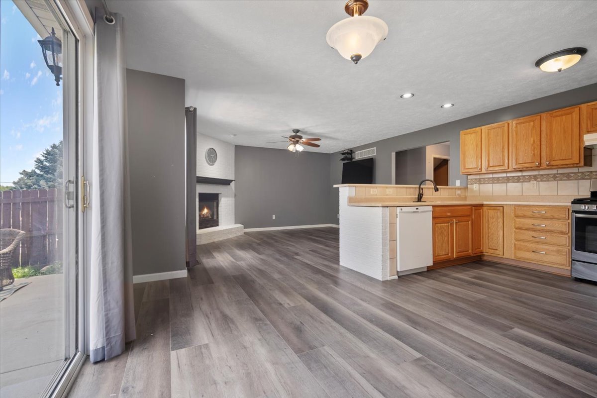 1704 Sunrise Point Normal, IL 61761 - Photo 8 of 33