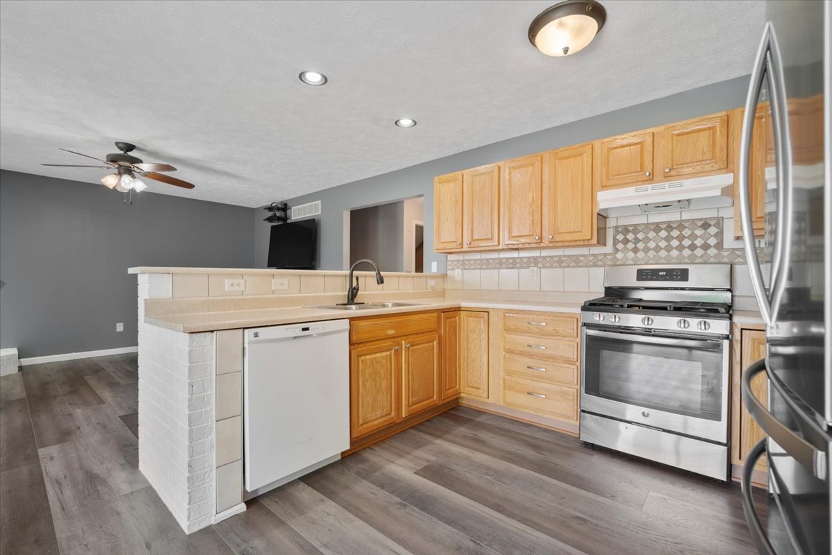 1704 Sunrise Point Normal, IL 61761 - Photo 10 of 33 a kitchen with a stove a sink and a microwave