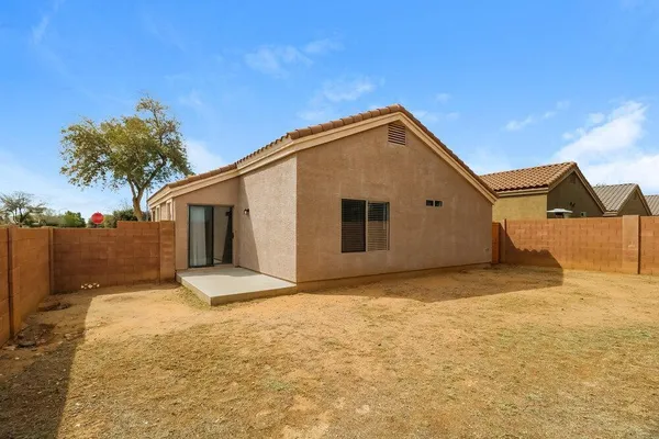 $2,125 | 14715 North 124th Avenue, El Mirage, AZ 85335