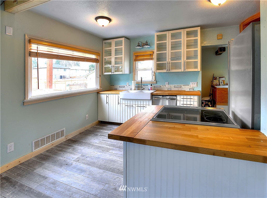 8604 Golden Given Road East Tacoma, WA 98445 - Photo 7 of 18 Gallery Image 7