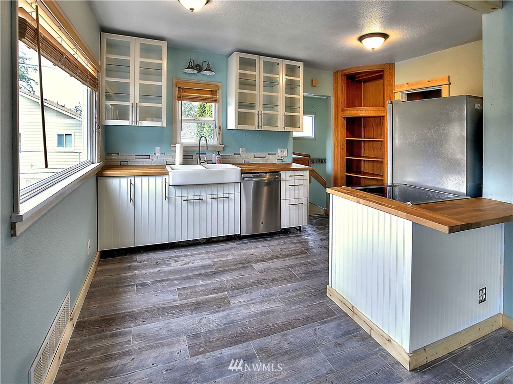 8604 Golden Given Road East Tacoma, WA 98445 - Photo 8 of 18 Gallery Image 8