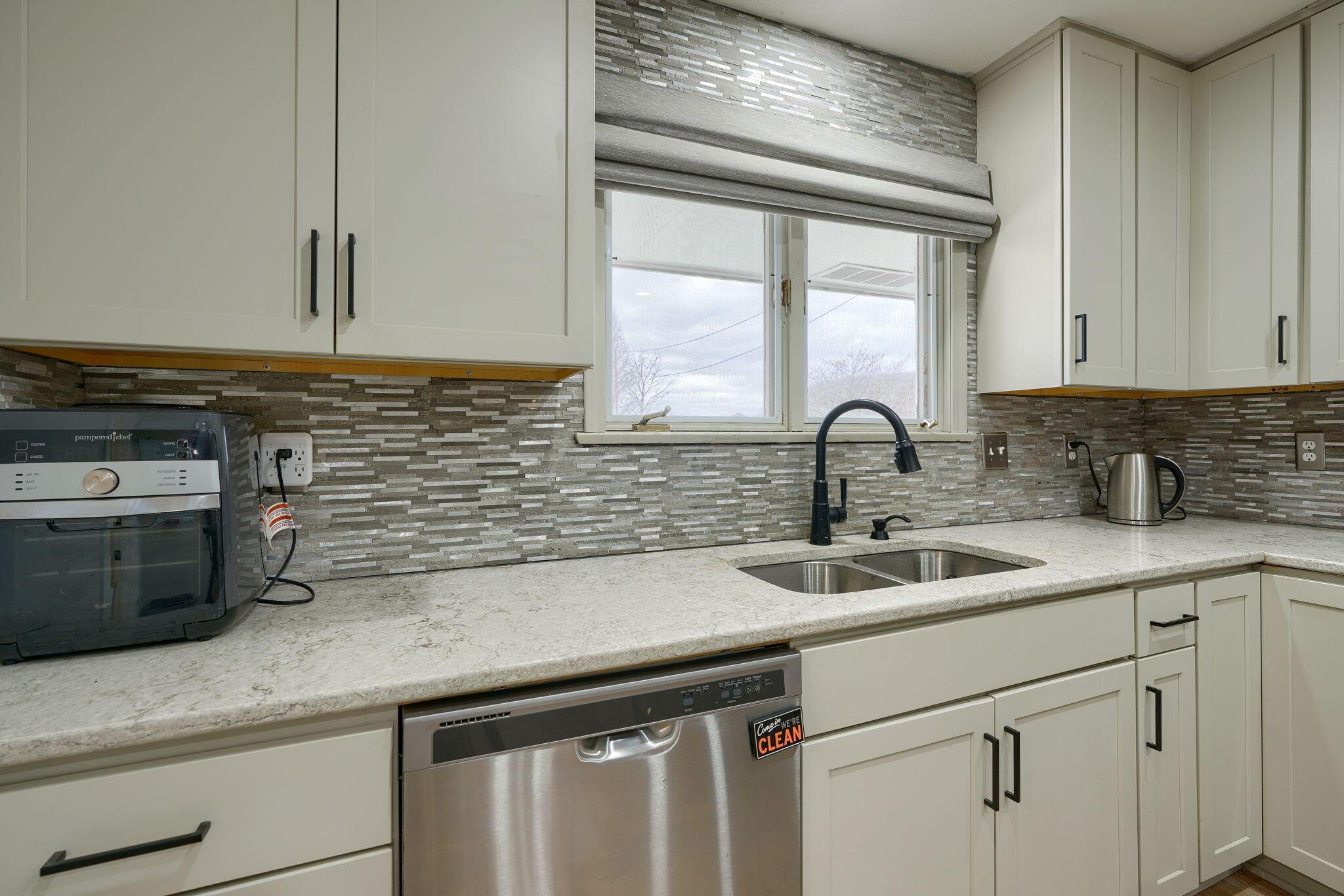 665 Vallery Road Waverly, OH 45690 - Photo 18 of 54 10. Kitchen (5)