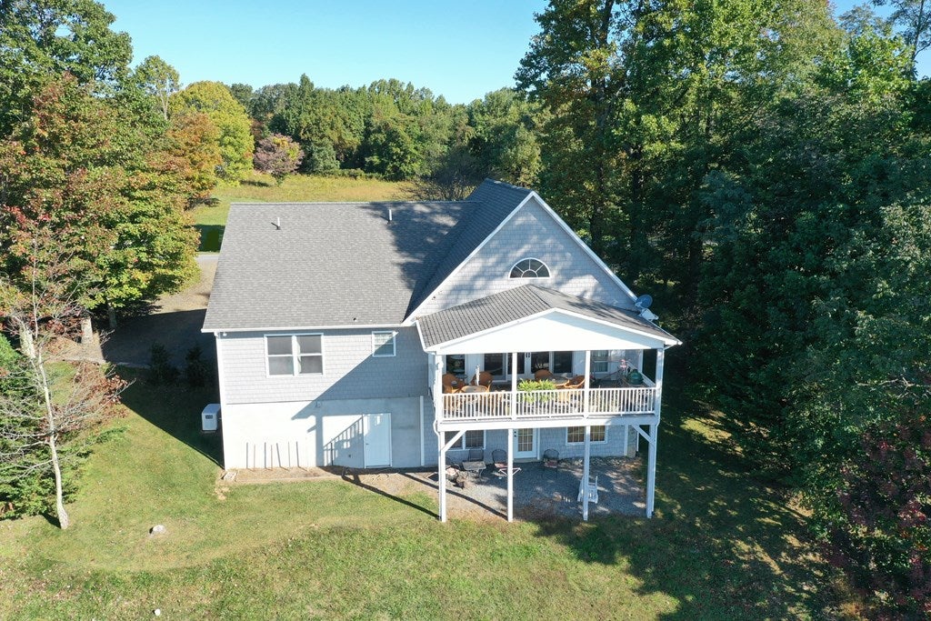 842 Rhododendron Road Hillsville, VA 24343 - Photo 6 of 26 Gallery Image 6