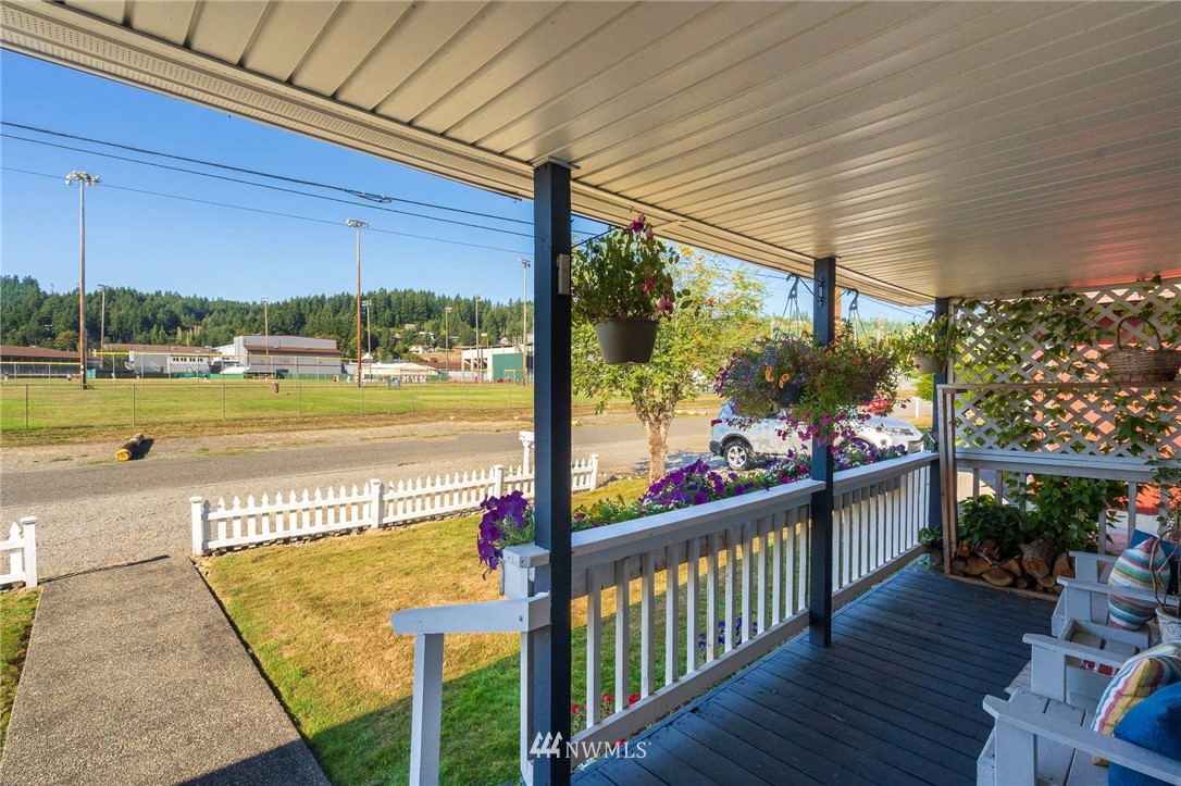 1663 Southwest Kelly Avenue Chehalis, WA 98532 - Photo 3 of 23 Gallery Image 3