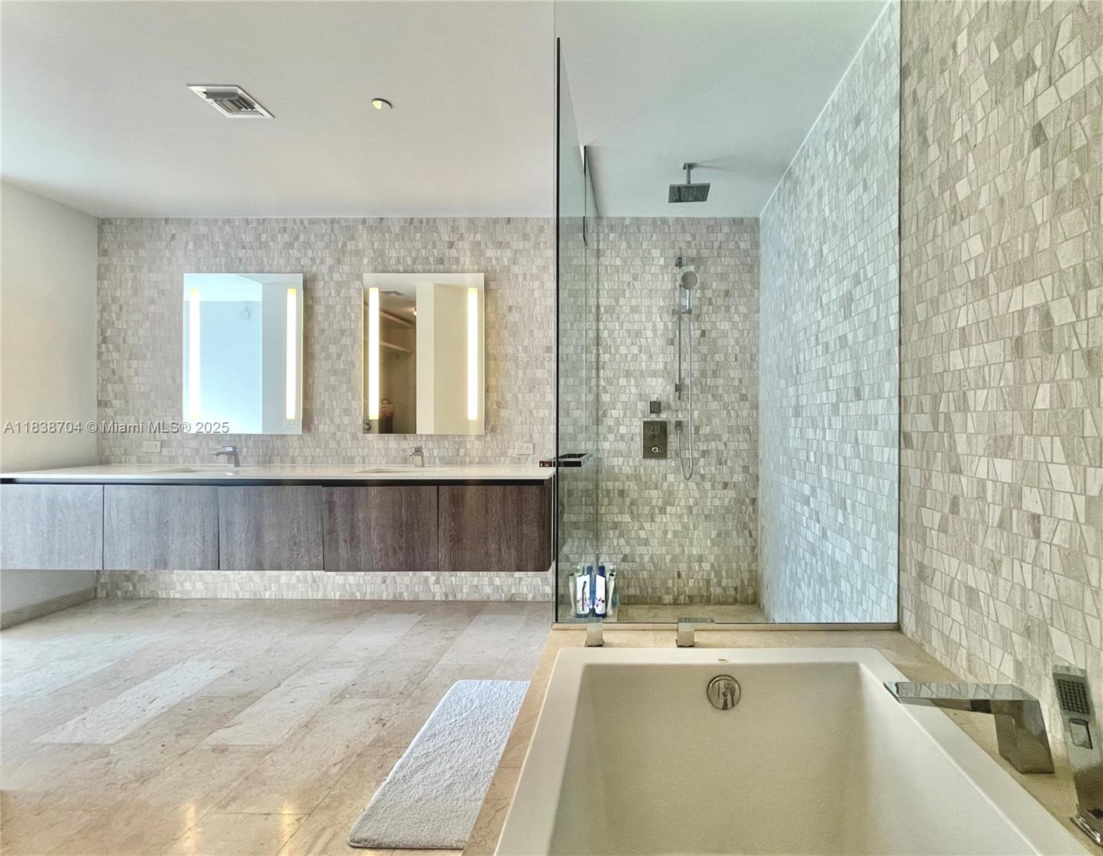 88 Southwest 7th Street, Unit 1805 Miami, FL 33130 - Photo 8 of 23