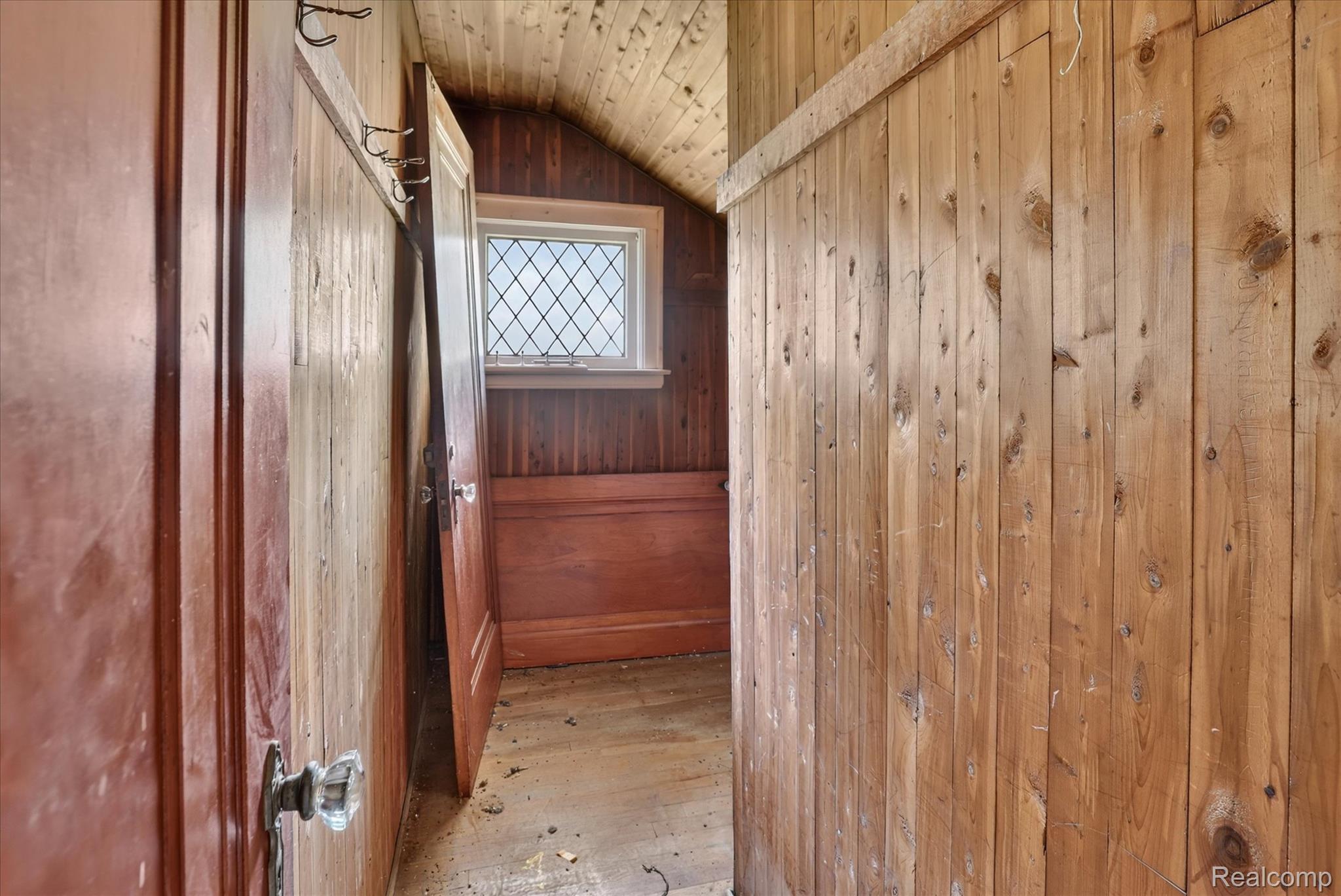 26275 Pennsylvania Road Romulus, MI 48174 - Photo 14 of 23 20-26275-Pennsylvania-Rd-WindowStill.jpg