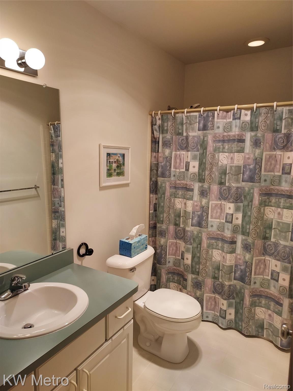 5251 Simpson Lake Road West Bloomfield, MI 48323 - Photo 27 of 30 20220127_111101.jpg