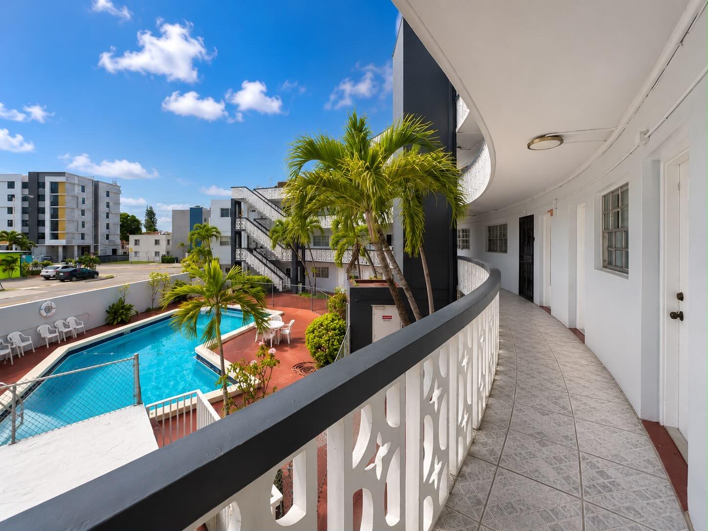 11 Southwest 52nd Avenue, Unit 7B Miami, FL 33134 - Photo 3 of 17 b462589f-44b7-41a2-86d0-4511e024c2cf